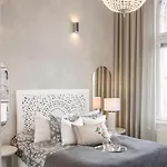 Upea Loftsuite, Jaervinaekymae, Wifi, Sauna & Apartman *