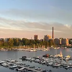 Upea Loftsuite, Jaervinaekymae, Wifi, Sauna & Apartman