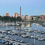 Upea Loftsuite, Jaervinaekymae, Wifi, Sauna & Apartman Tampere