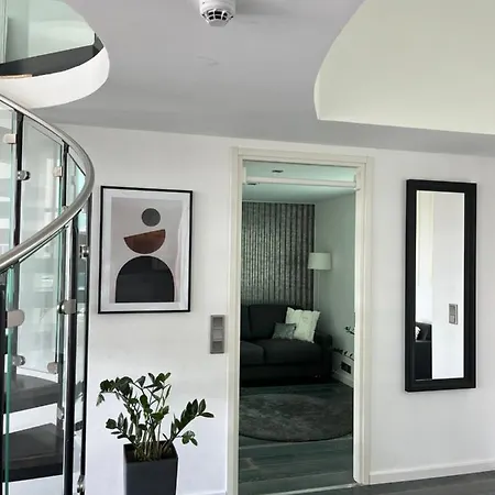 Upea Loftsuite, Jaervinaekymae, Wifi, Sauna & Appartement Tampere